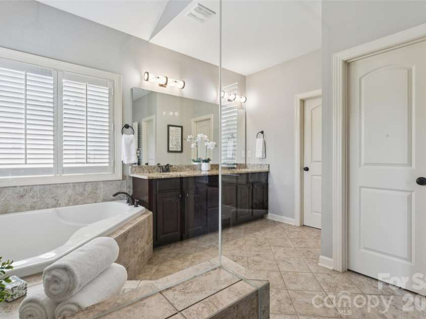 10611 Euclid Avenue, Concord, NC 28027.  MLS# CAR4397396, YatesRealty ID 43018. 