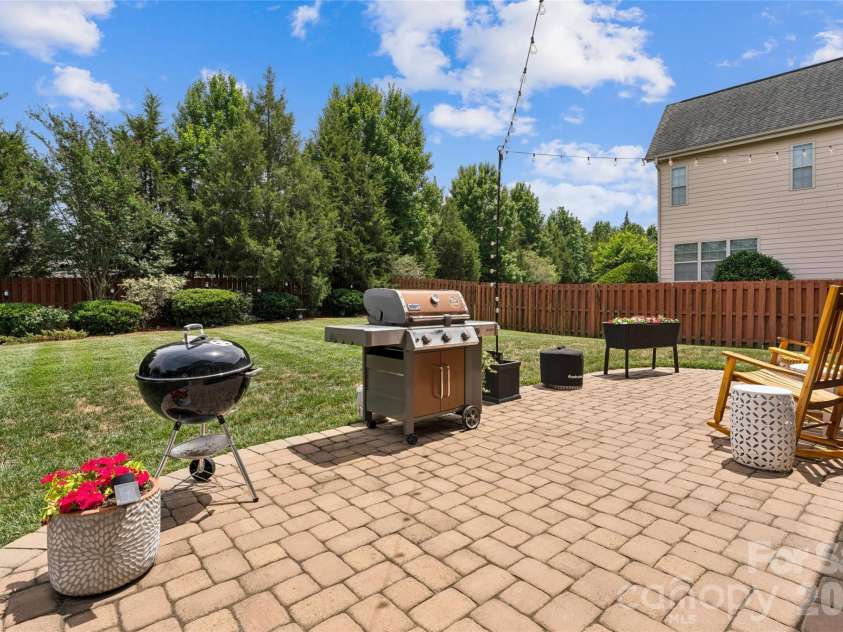 10611 Euclid Avenue, Concord, NC 28027.  MLS# CAR4397396, YatesRealty ID 43018. 