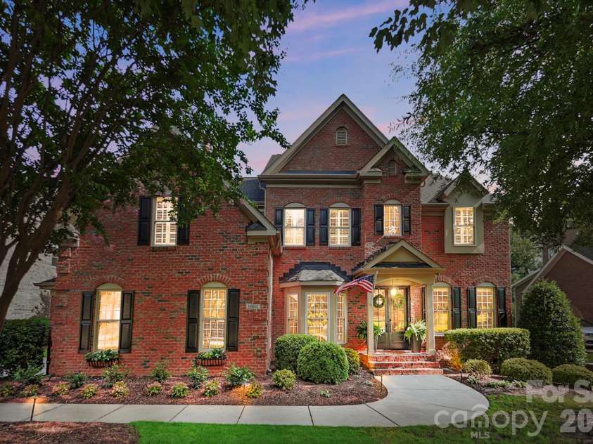 16601 Doves Canyon Lane, Charlotte, NC 28278.  MLS# CAR4389644, YatesRealty ID 43019. 