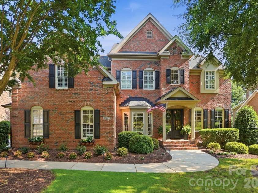 16601 Doves Canyon Lane, Charlotte, NC 28278.  MLS# CAR4389644, YatesRealty ID 43019. 