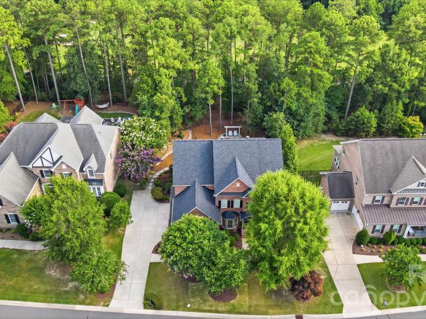 16601 Doves Canyon Lane, Charlotte, NC 28278.  MLS# CAR4389644, YatesRealty ID 43019. 