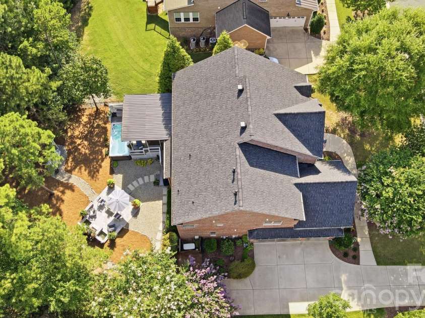 16601 Doves Canyon Lane, Charlotte, NC 28278.  MLS# CAR4389644, YatesRealty ID 43019. 