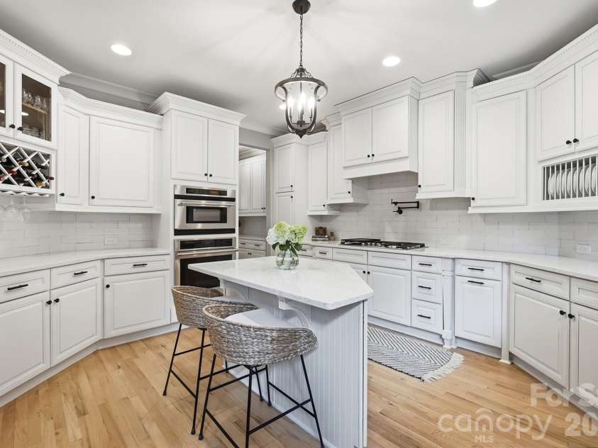 16601 Doves Canyon Lane, Charlotte, NC 28278.  MLS# CAR4389644, YatesRealty ID 43019. 