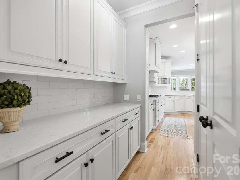 16601 Doves Canyon Lane, Charlotte, NC 28278.  MLS# CAR4389644, YatesRealty ID 43019. 