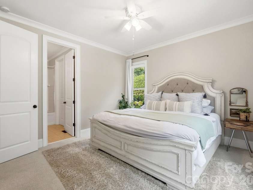16601 Doves Canyon Lane, Charlotte, NC 28278.  MLS# CAR4389644, YatesRealty ID 43019. 