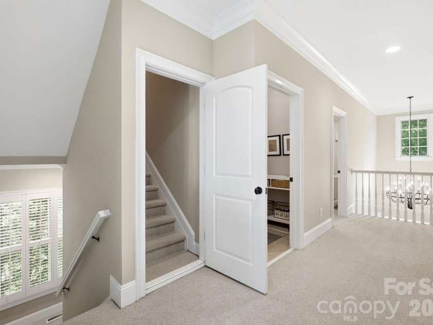 16601 Doves Canyon Lane, Charlotte, NC 28278.  MLS# CAR4389644, YatesRealty ID 43019. 
