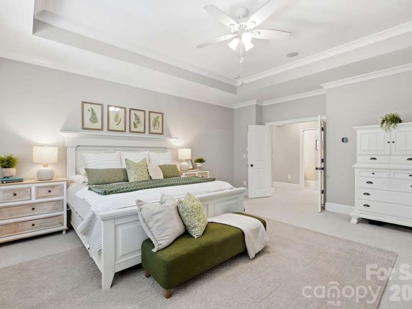 16601 Doves Canyon Lane, Charlotte, NC 28278.  MLS# CAR4389644, YatesRealty ID 43019. 