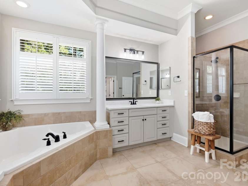 16601 Doves Canyon Lane, Charlotte, NC 28278.  MLS# CAR4389644, YatesRealty ID 43019. 
