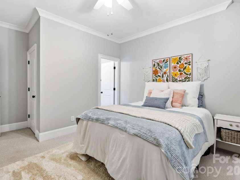 16601 Doves Canyon Lane, Charlotte, NC 28278.  MLS# CAR4389644, YatesRealty ID 43019. 