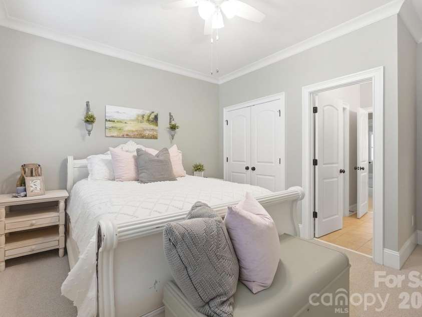 16601 Doves Canyon Lane, Charlotte, NC 28278.  MLS# CAR4389644, YatesRealty ID 43019. 