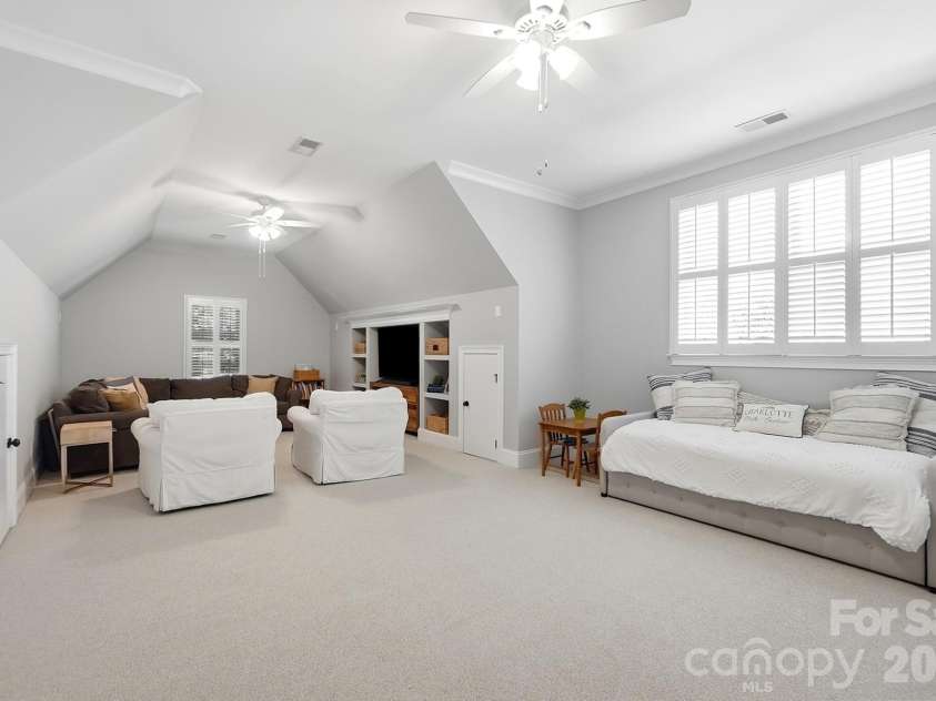 16601 Doves Canyon Lane, Charlotte, NC 28278.  MLS# CAR4389644, YatesRealty ID 43019. 
