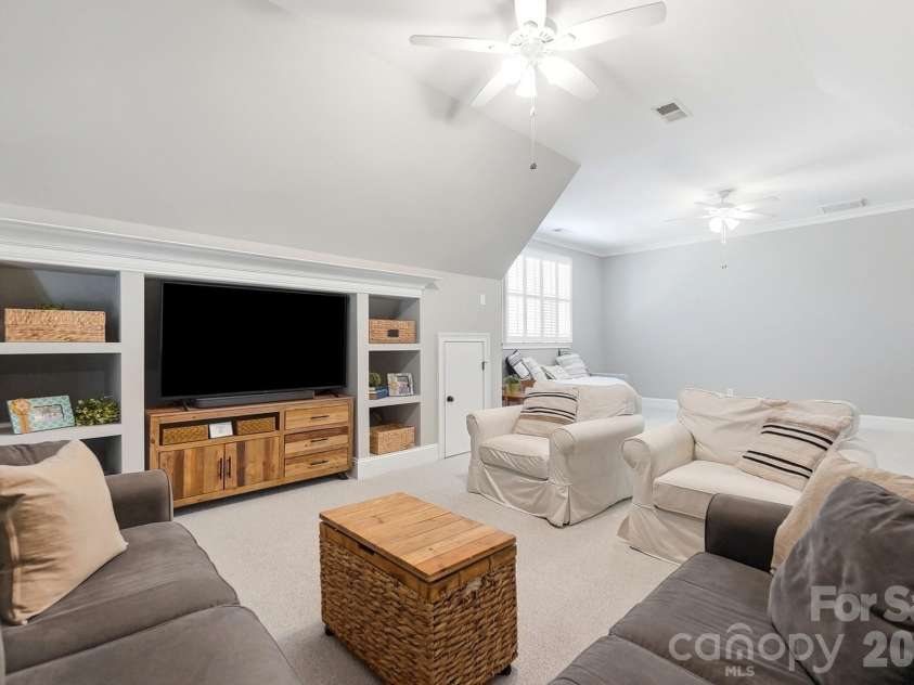 16601 Doves Canyon Lane, Charlotte, NC 28278.  MLS# CAR4389644, YatesRealty ID 43019. 