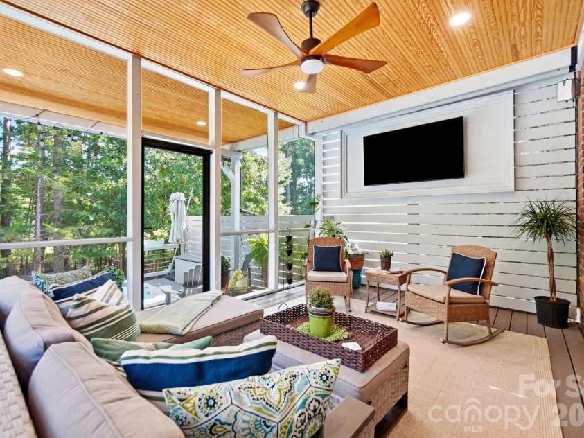 16601 Doves Canyon Lane, Charlotte, NC 28278.  MLS# CAR4389644, YatesRealty ID 43019. 