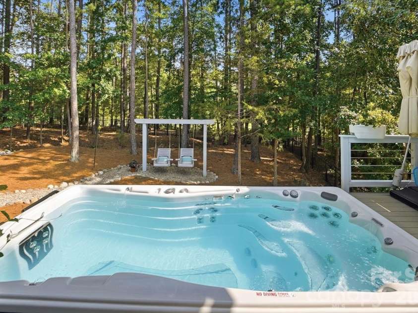 16601 Doves Canyon Lane, Charlotte, NC 28278.  MLS# CAR4389644, YatesRealty ID 43019. 