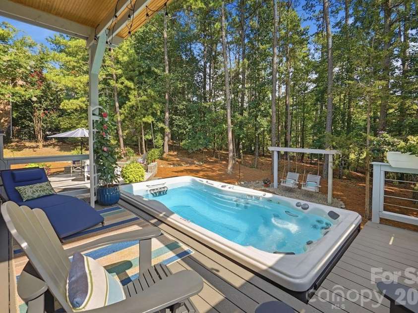 16601 Doves Canyon Lane, Charlotte, NC 28278.  MLS# CAR4389644, YatesRealty ID 43019. 