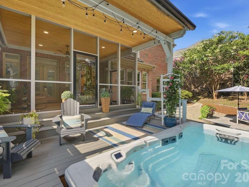 16601 Doves Canyon Lane, Charlotte, NC 28278.  MLS# CAR4389644, YatesRealty ID 43019. 
