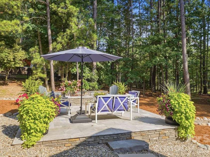 16601 Doves Canyon Lane, Charlotte, NC 28278.  MLS# CAR4389644, YatesRealty ID 43019. 