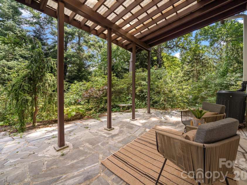 108 Lakewood Drive, Asheville, NC 28803.  MLS# CAR4157016, YatesRealty ID 4302. 