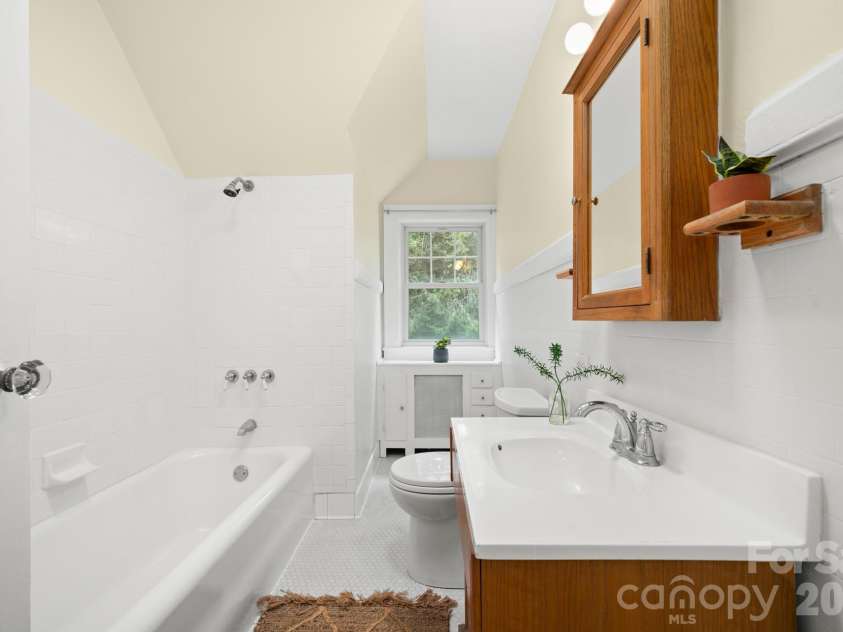 108 Lakewood Drive, Asheville, NC 28803.  MLS# CAR4157016, YatesRealty ID 4302. 