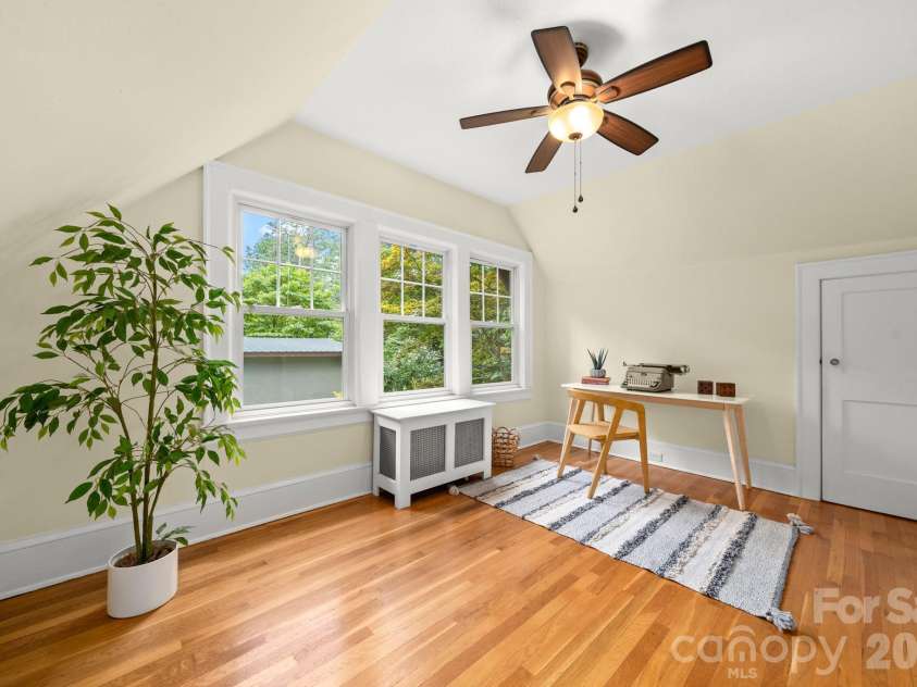 108 Lakewood Drive, Asheville, NC 28803.  MLS# CAR4157016, YatesRealty ID 4302. 