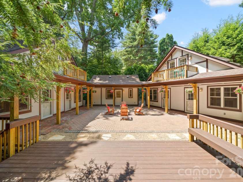 108 Lakewood Drive, Asheville, NC 28803.  MLS# CAR4157016, YatesRealty ID 4302. 