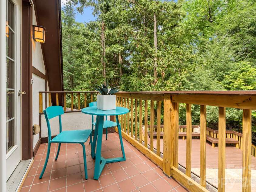 108 Lakewood Drive, Asheville, NC 28803.  MLS# CAR4157016, YatesRealty ID 4302. 