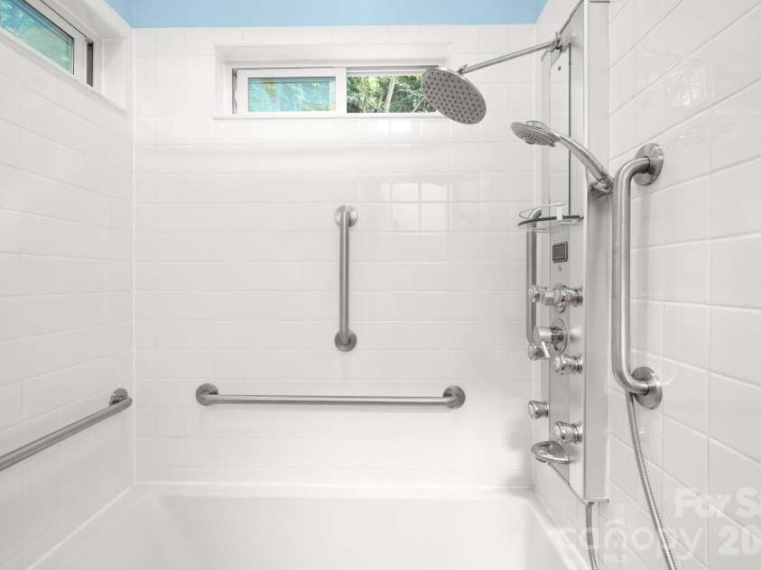 108 Lakewood Drive, Asheville, NC 28803.  MLS# CAR4157016, YatesRealty ID 4302. 