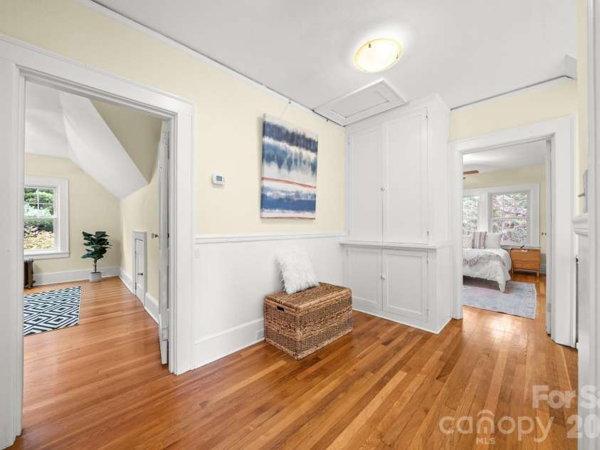 108 Lakewood Drive, Asheville, NC 28803.  MLS# CAR4183083, YatesRealty ID 4302. 