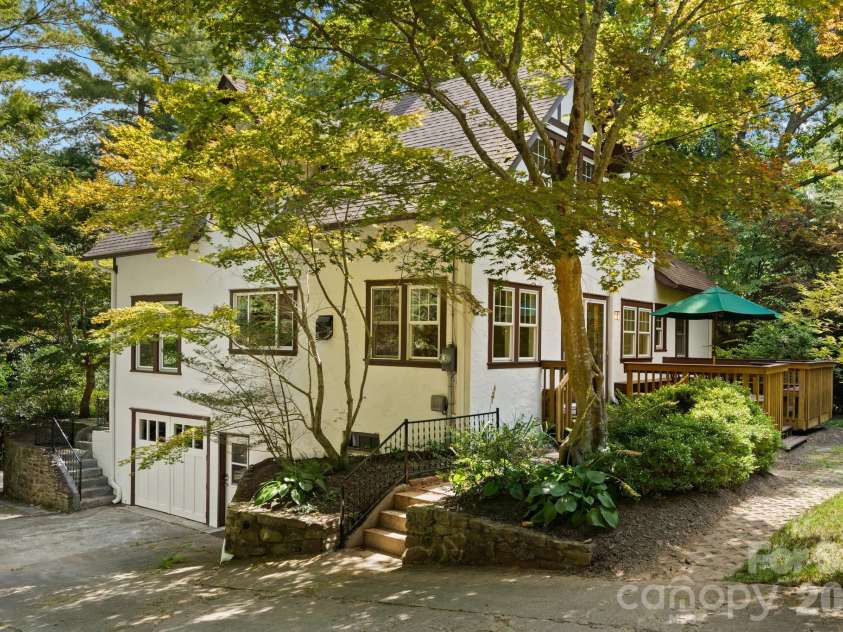 108 Lakewood Drive, Asheville, NC 28803.  MLS# CAR4183083, YatesRealty ID 4302. 