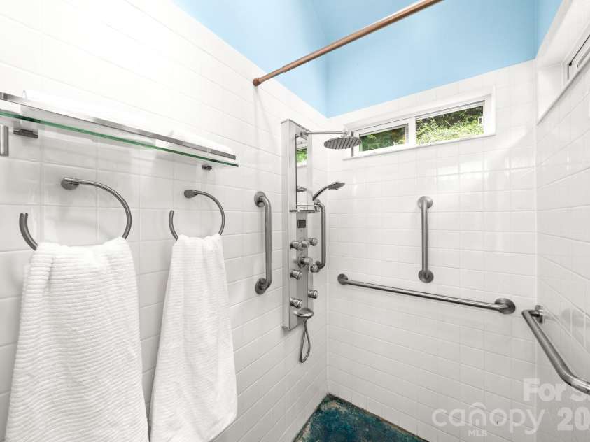 108 Lakewood Drive, Asheville, NC 28803.  MLS# CAR4183083, YatesRealty ID 4302. 