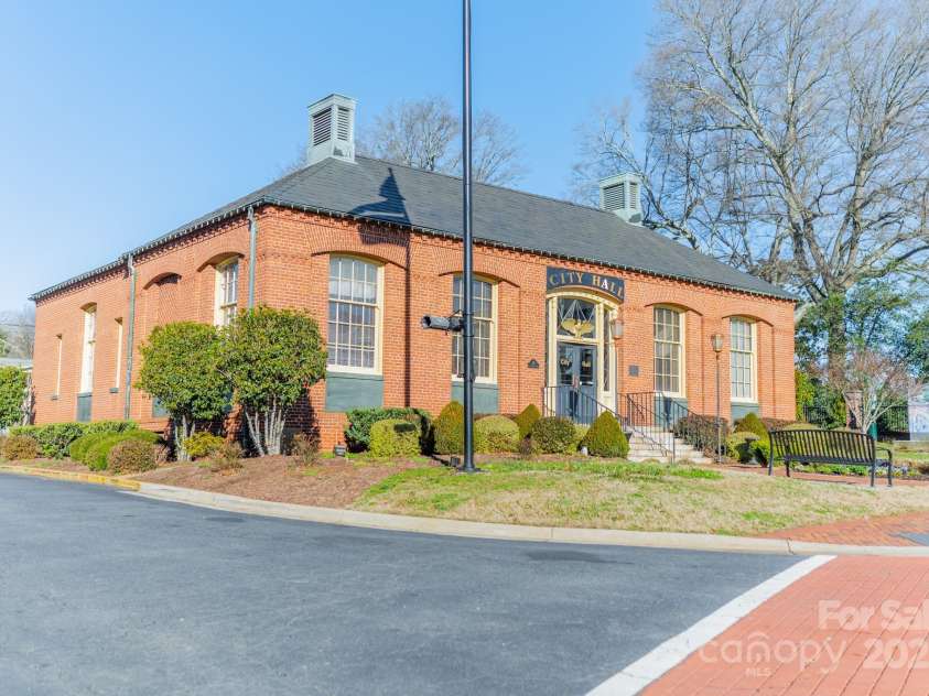 525 Winding Way, Belmont, NC 28012.  MLS# CAR4321956, YatesRealty ID 4302. 