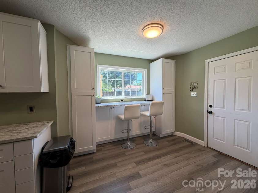 1072 Fox Chase Court, Salisbury, NC 28146.  MLS# CAR4410089, YatesRealty ID 43020. Breakfast area