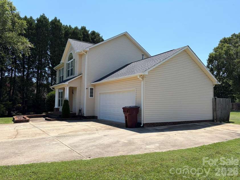 1072 Fox Chase Court, Salisbury, NC 28146.  MLS# CAR4410089, YatesRealty ID 43020. Front corner