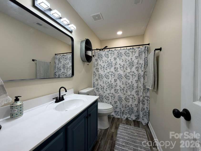 1072 Fox Chase Court, Salisbury, NC 28146.  MLS# CAR4410089, YatesRealty ID 43020. Hall bath