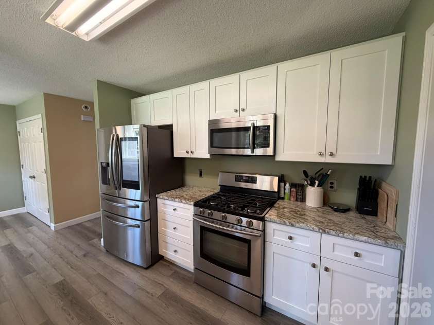 1072 Fox Chase Court, Salisbury, NC 28146.  MLS# CAR4410089, YatesRealty ID 43020. Kitchen