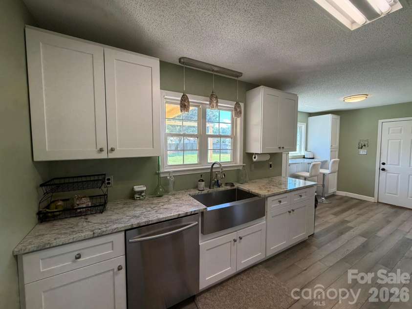 1072 Fox Chase Court, Salisbury, NC 28146.  MLS# CAR4410089, YatesRealty ID 43020. Kitchen