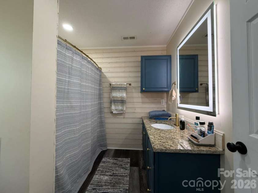 1072 Fox Chase Court, Salisbury, NC 28146.  MLS# CAR4410089, YatesRealty ID 43020. Primary bath