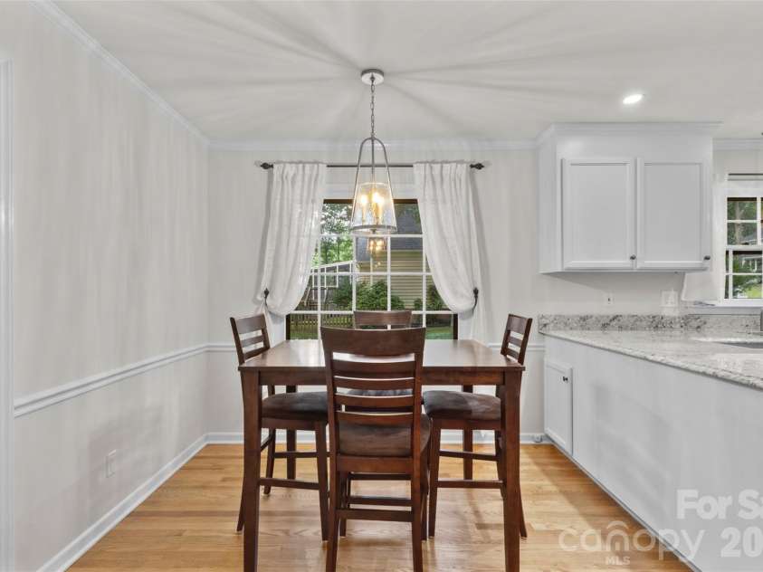 3022 Butter Churn Lane, Matthews, NC 28105.  MLS# CAR4411109, YatesRealty ID 43021. Breakfast Area & Kitchen – Bright eat-in kitchen with excellent workspace and a comfortable dining area.