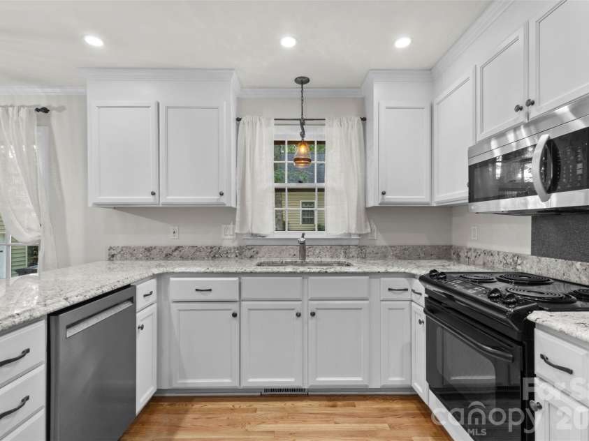 3022 Butter Churn Lane, Matthews, NC 28105.  MLS# CAR4411109, YatesRealty ID 43021. Kitchen – Functional kitchen with abundant cabinet space, expansive countertops, and stainless steel appliances.