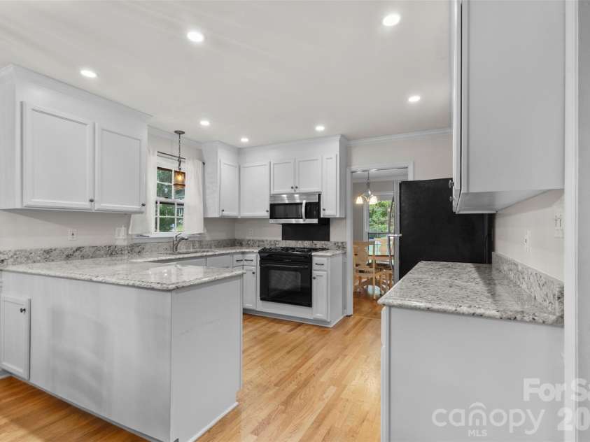 3022 Butter Churn Lane, Matthews, NC 28105.  MLS# CAR4411109, YatesRealty ID 43021. Kitchen – Spacious kitchen featuring white cabinetry, ample storage, and modern finishes.