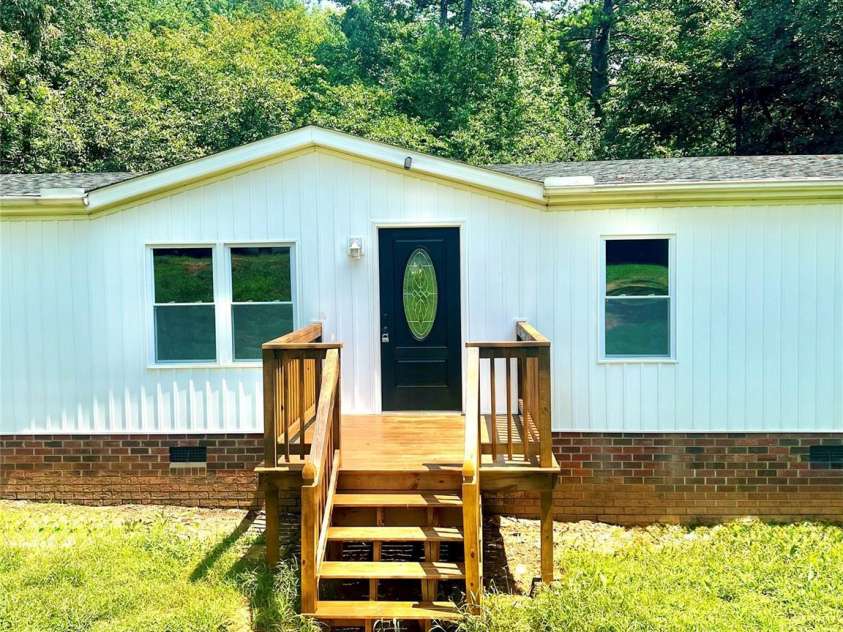 10380 Turnplow Drive, Davidson, NC 28036.  MLS# CAR4411390, YatesRealty ID 43022. 