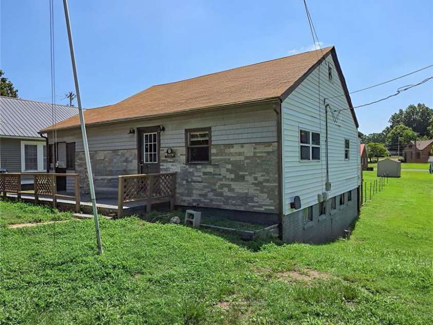 1607 Main Street, Albemarle, NC 28001.  MLS# CAR4405353, YatesRealty ID 43023. 