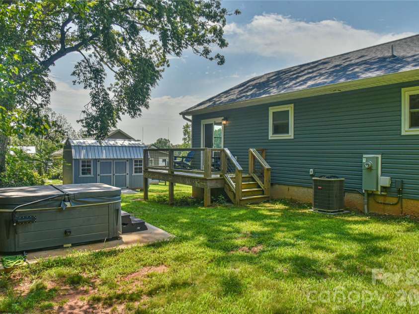 33 Ben Lippen Road, Asheville, NC 28806.  MLS# CAR4409577, YatesRealty ID 43027. Back Yard