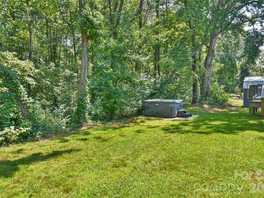33 Ben Lippen Road, Asheville, NC 28806.  MLS# CAR4409577, YatesRealty ID 43027. Back Yard