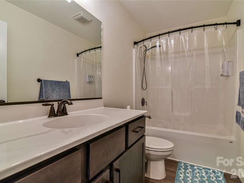 33 Ben Lippen Road, Asheville, NC 28806.  MLS# CAR4409577, YatesRealty ID 43027. Guest Bath