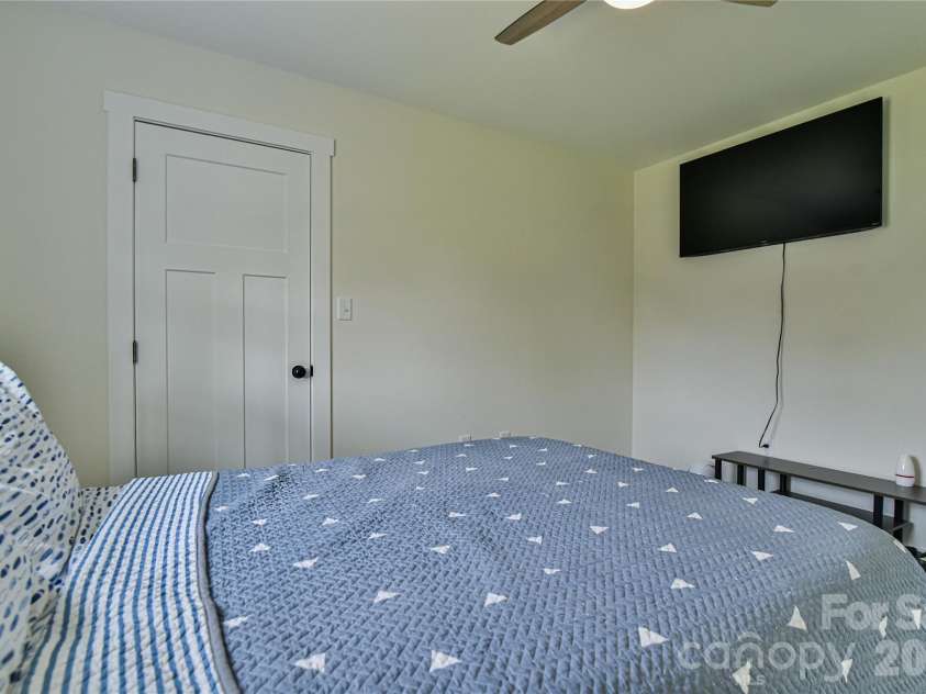 33 Ben Lippen Road, Asheville, NC 28806.  MLS# CAR4409577, YatesRealty ID 43027. Guest Room 1
