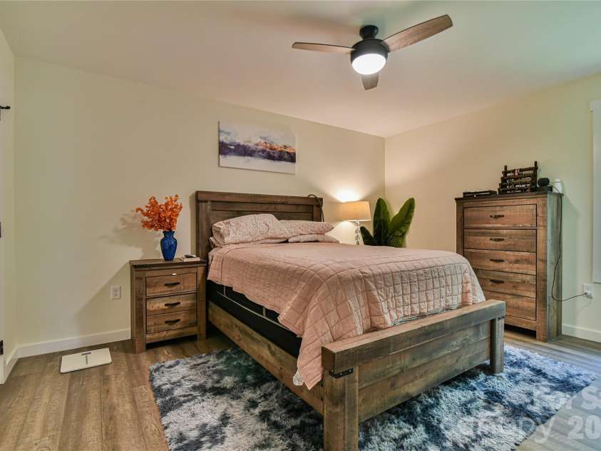 33 Ben Lippen Road, Asheville, NC 28806.  MLS# CAR4409577, YatesRealty ID 43027. Primary Bedroom
