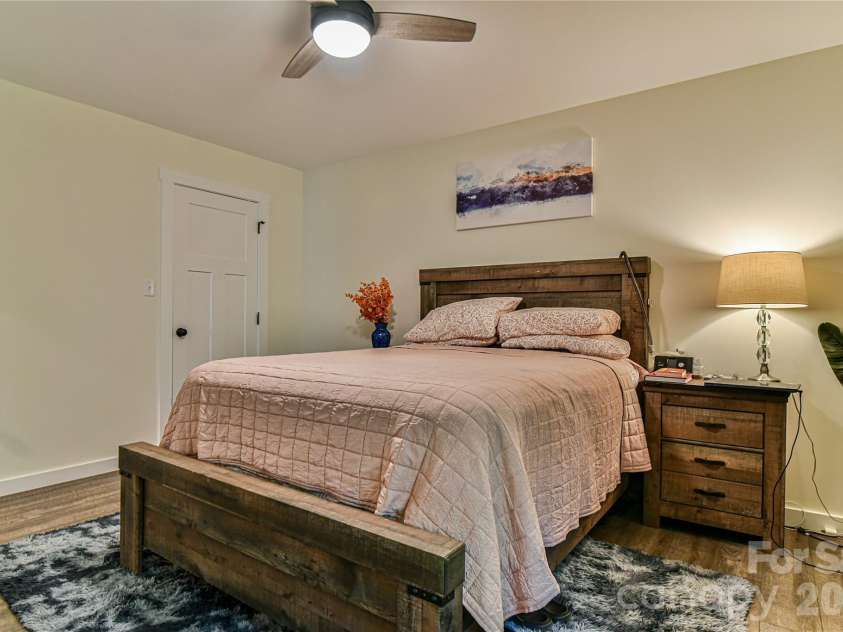 33 Ben Lippen Road, Asheville, NC 28806.  MLS# CAR4409577, YatesRealty ID 43027. Primary Bedroom