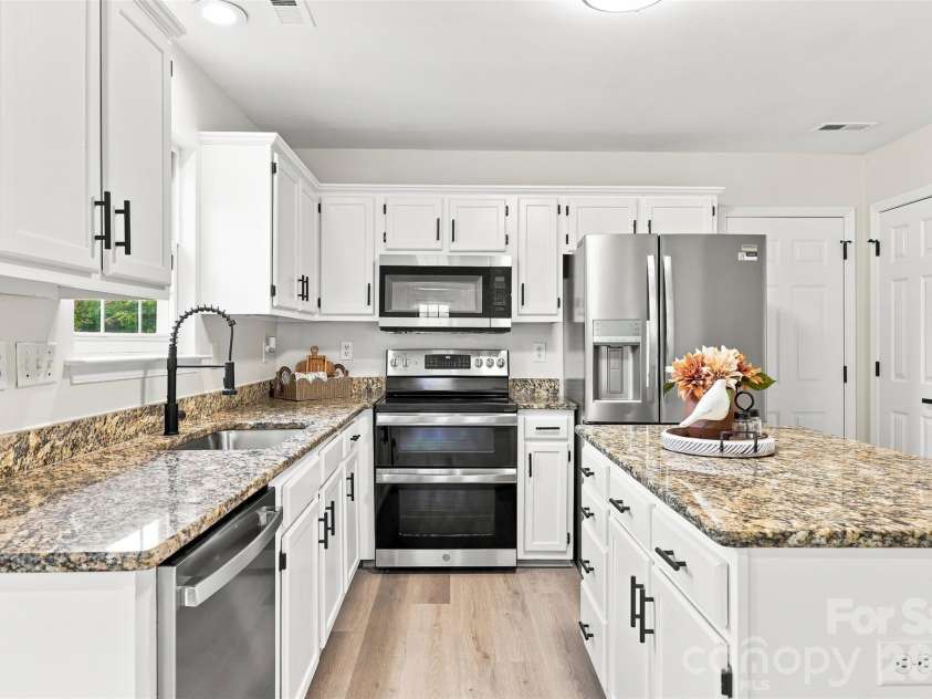 505 Whitehead Court, Fort Mill, SC 29708.  MLS# CAR4412316, YatesRealty ID 43028. 