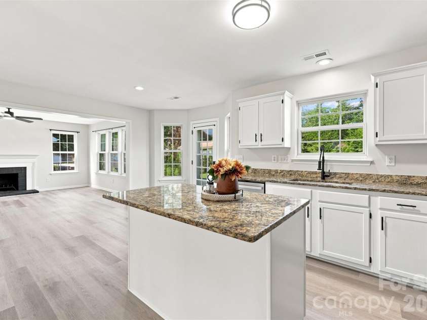 505 Whitehead Court, Fort Mill, SC 29708.  MLS# CAR4412316, YatesRealty ID 43028. 